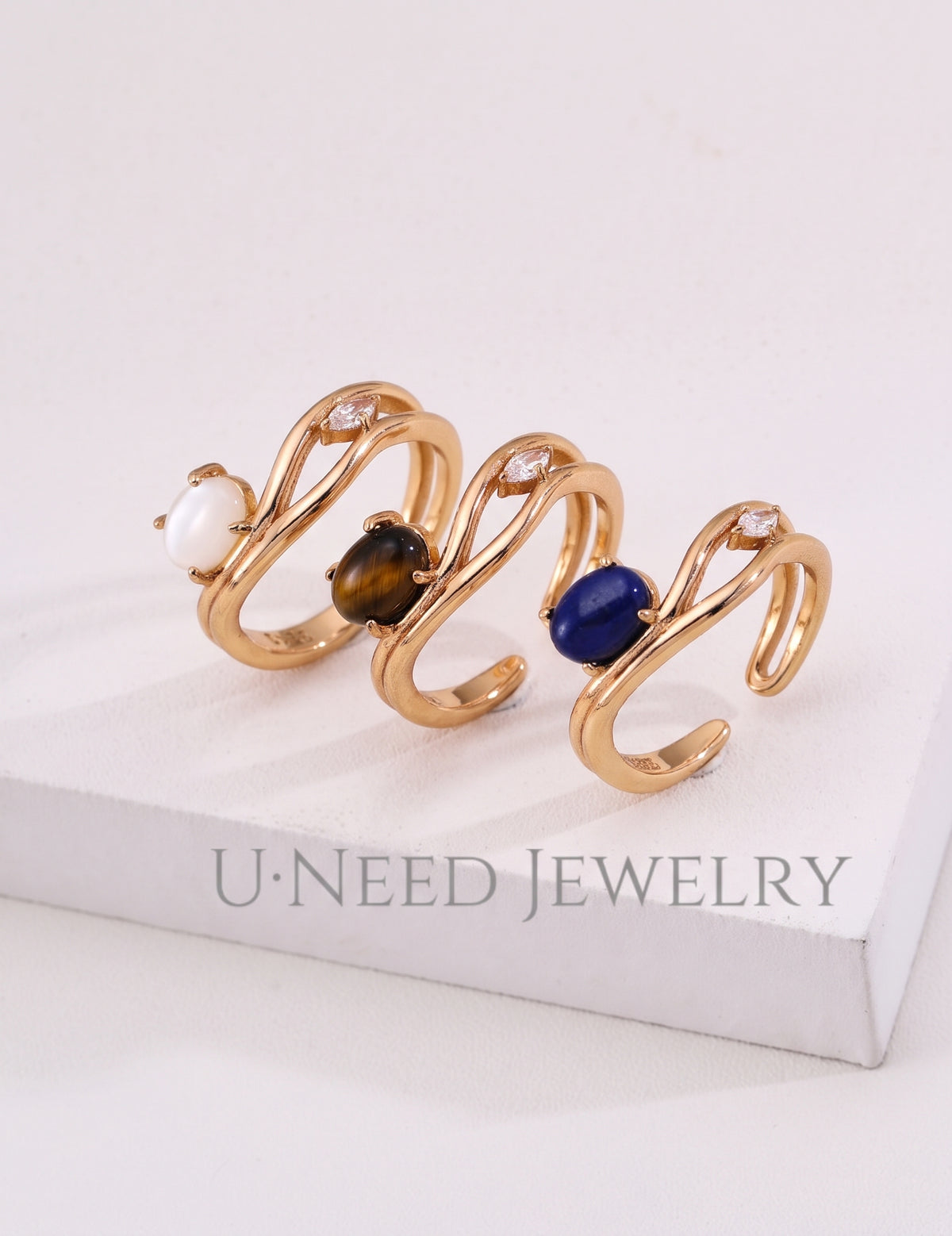 Valse · Intertwined Flowing Gemstone Ring