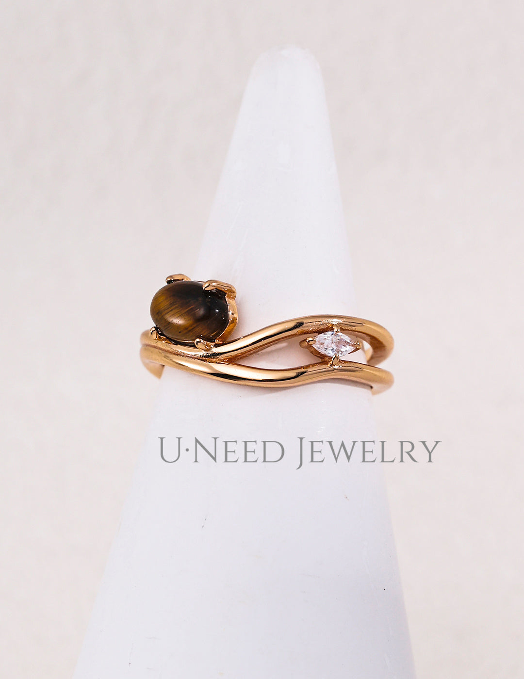 Valse · Intertwined Flowing Gemstone Ring