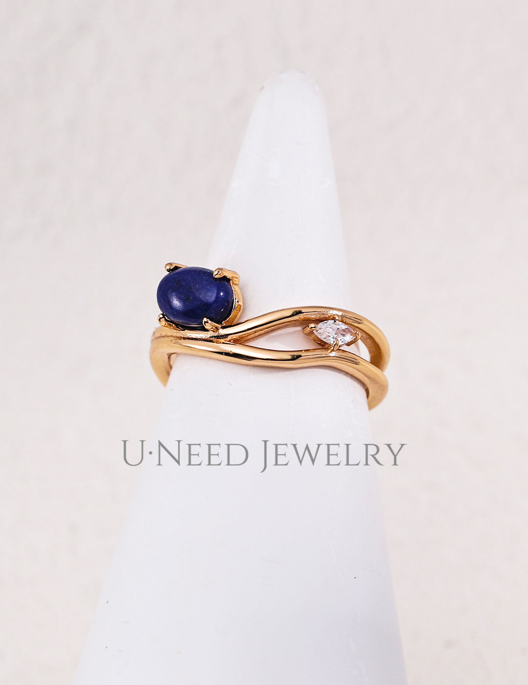 Valse · Intertwined Flowing Gemstone Ring
