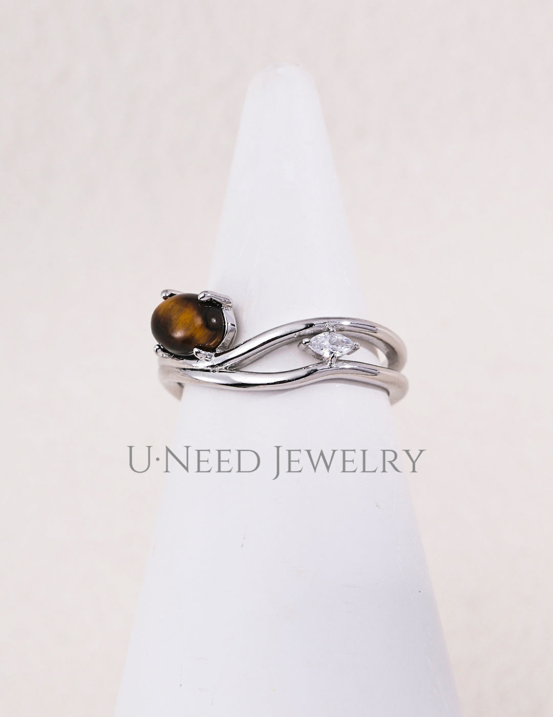 Valse · Intertwined Flowing Gemstone Ring