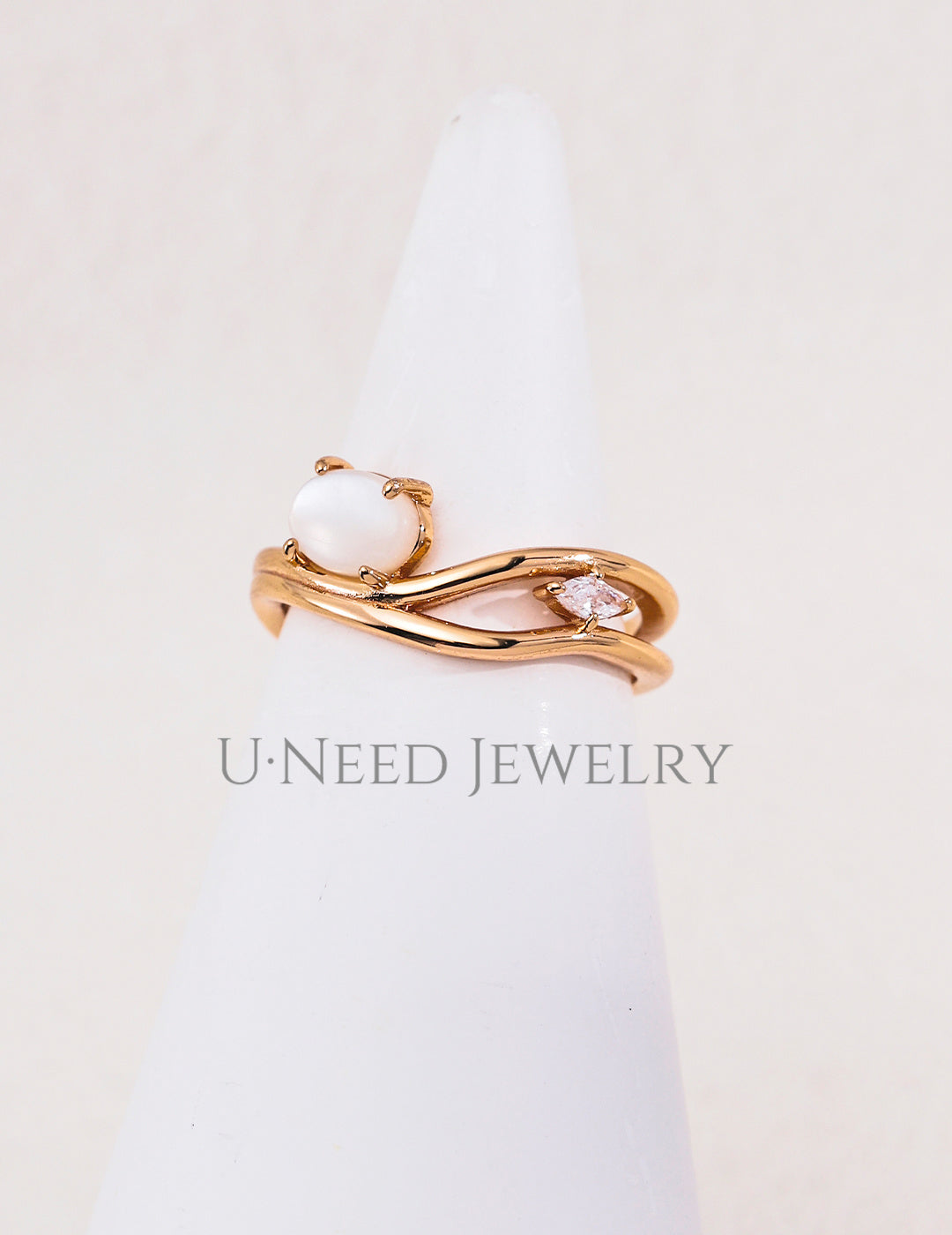 Valse · Intertwined Flowing Gemstone Ring